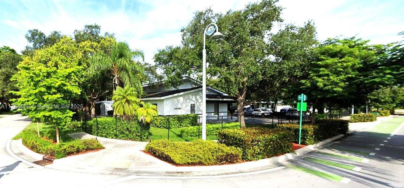 Small Image of 18140 SOUTH WEST 97TH AVE, Palmetto Bay Number 4