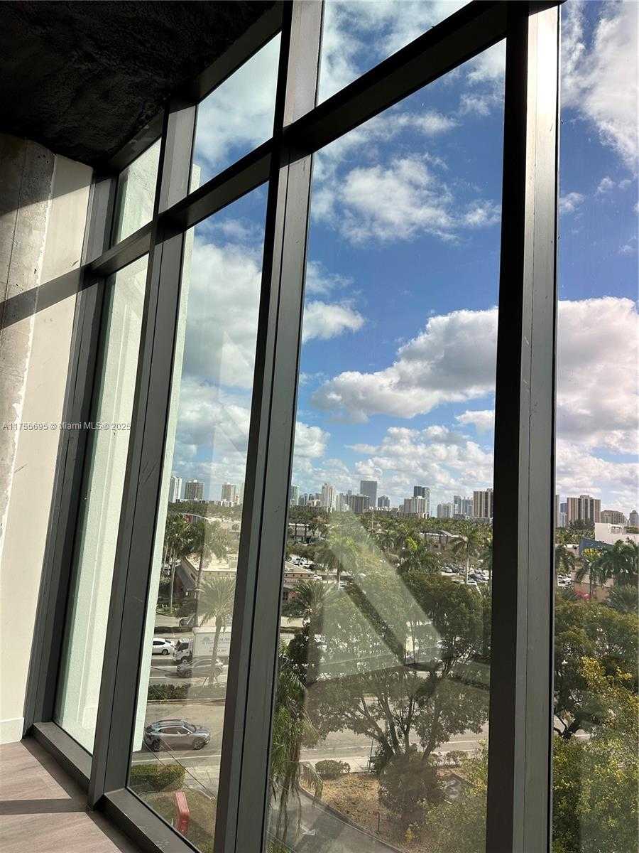 Small Image of 21290 BISCAYNE, Aventura Number 11