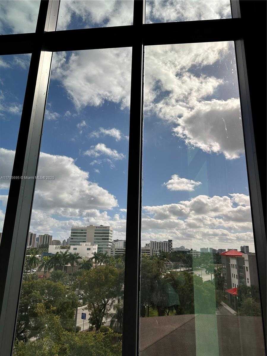 Small Image of 21290 BISCAYNE, Aventura Number 12