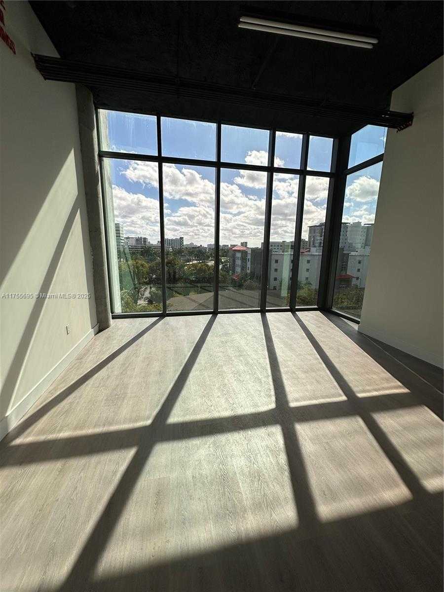 Small Image of 21290 BISCAYNE, Aventura Number 13