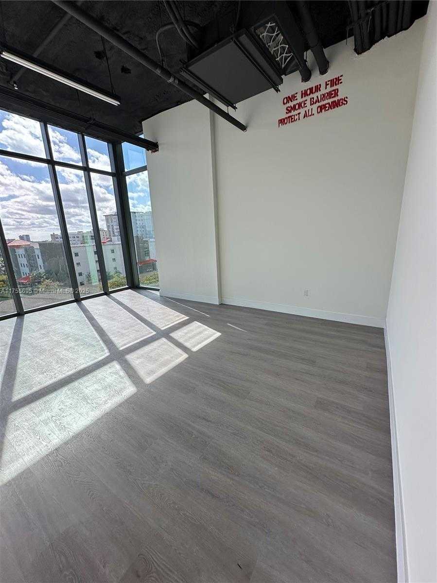 Small Image of 21290 BISCAYNE, Aventura Number 3