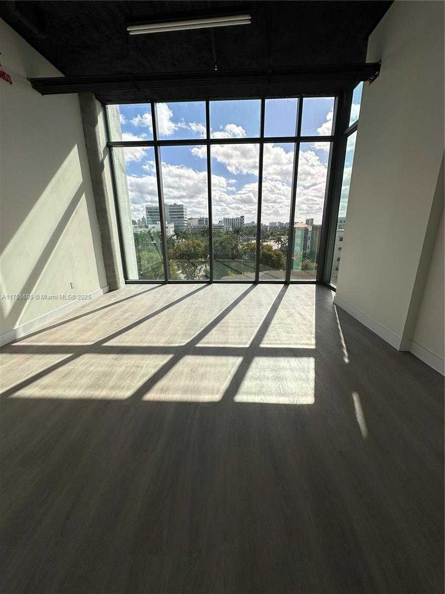 Small Image of 21290 BISCAYNE, Aventura Number 5