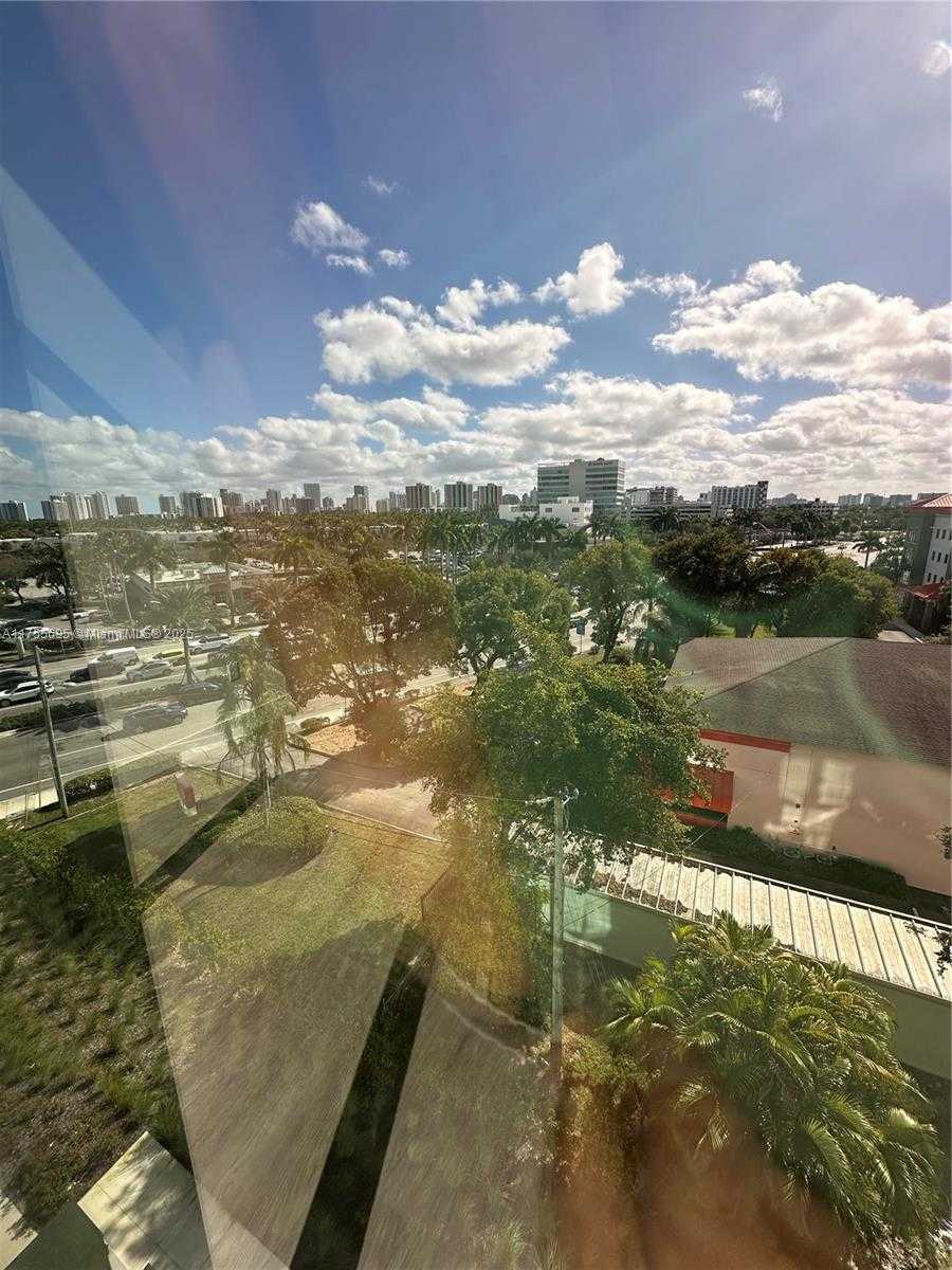 Small Image of 21290 BISCAYNE, Aventura Number 6