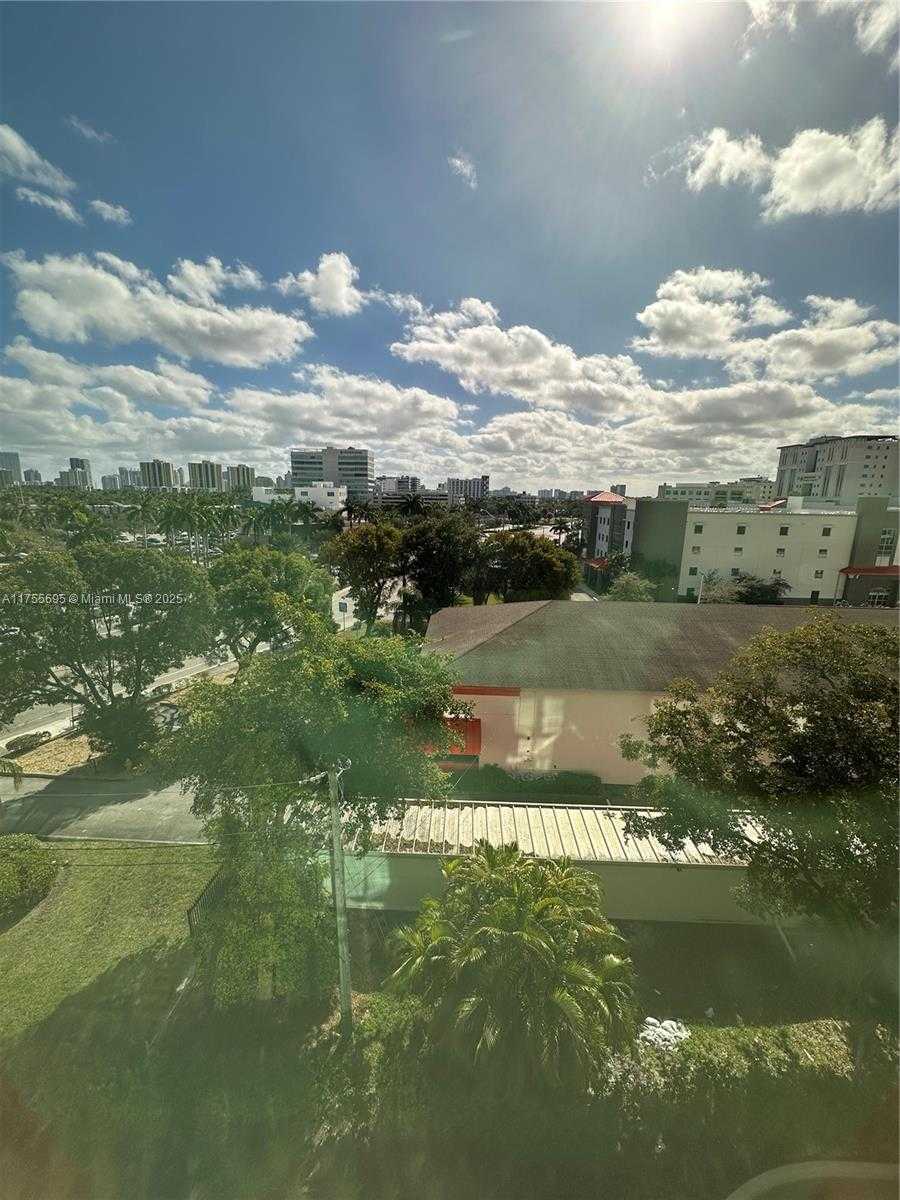 Small Image of 21290 BISCAYNE, Aventura Number 7