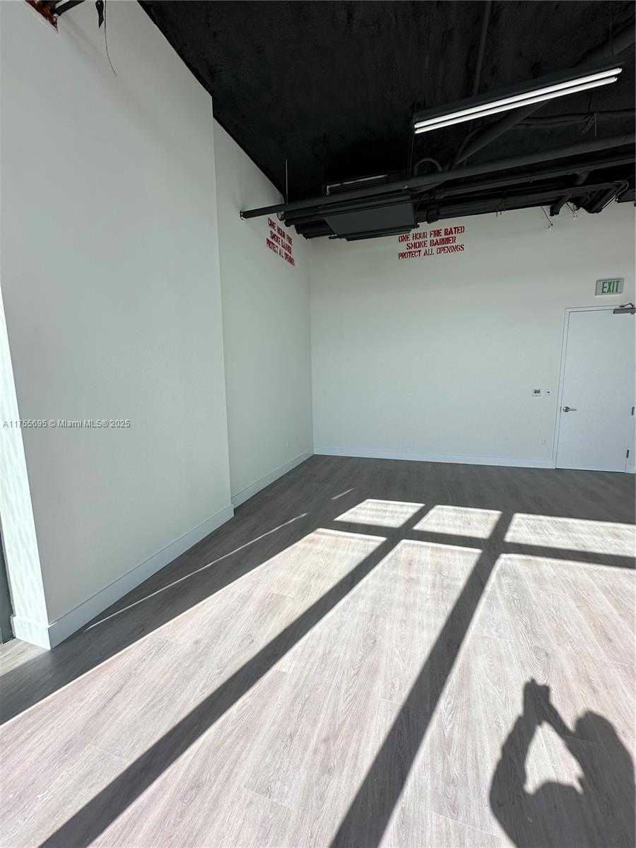 Small Image of 21290 BISCAYNE, Aventura Number 9