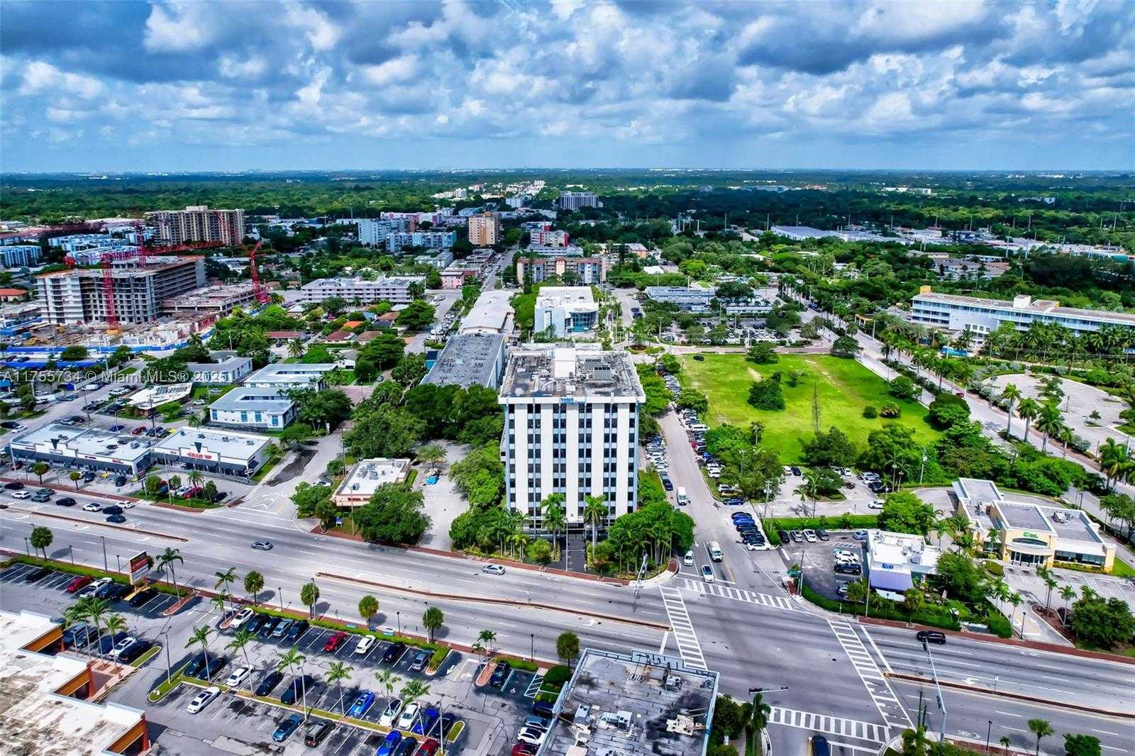 Small Image of 12550 BISCAYNE BLVD #208, North Miami Number 13