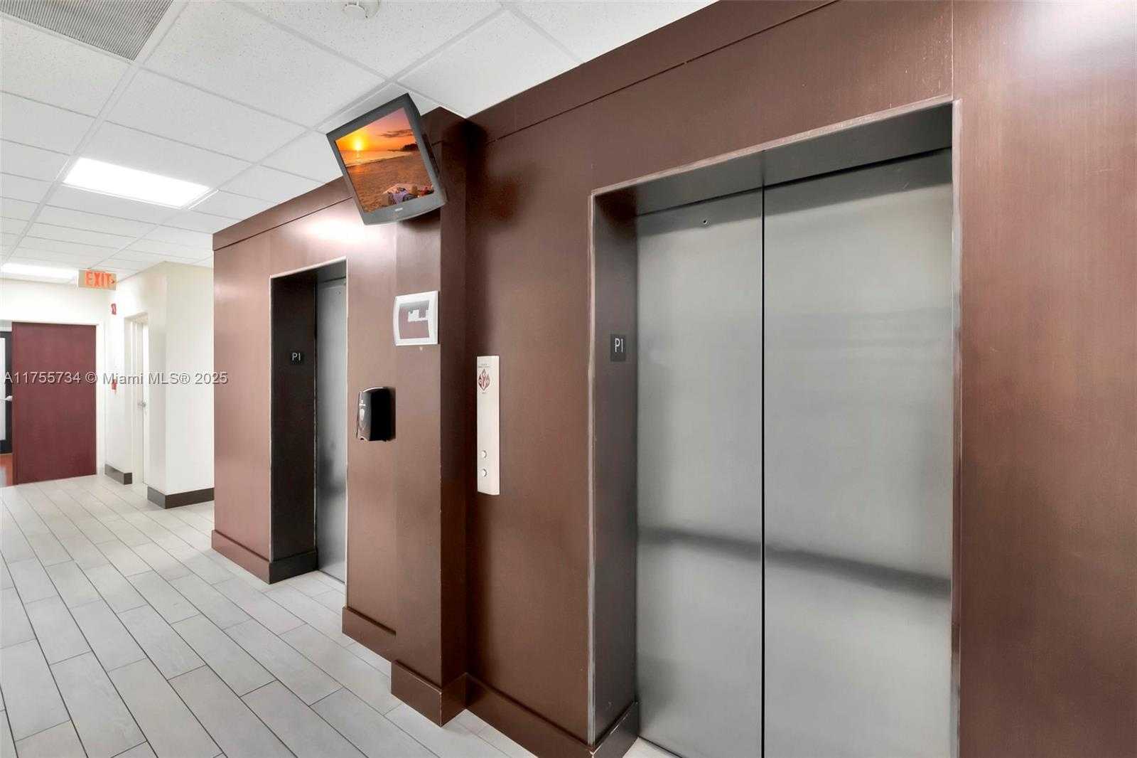 Small Image of 12550 BISCAYNE BLVD #208, North Miami Number 4