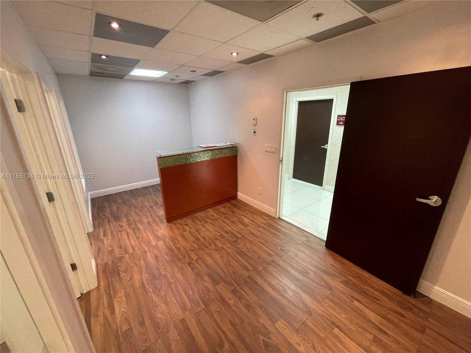 Small Image of 12550 BISCAYNE BLVD #208, North Miami Number 6