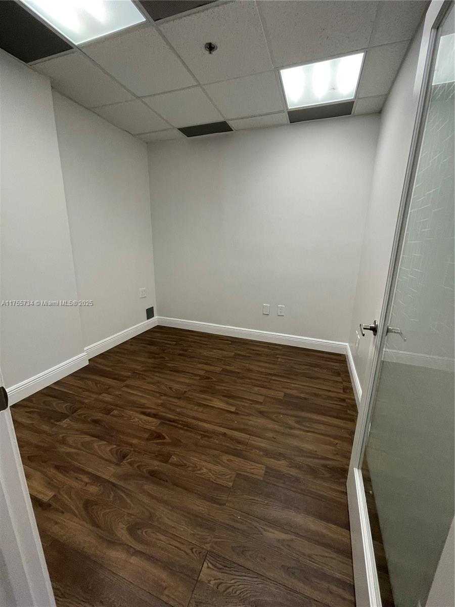 Small Image of 12550 BISCAYNE BLVD #208, North Miami Number 7