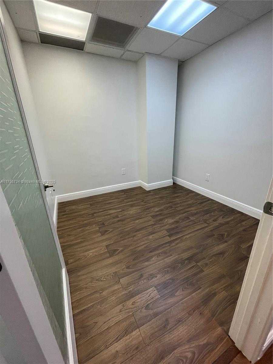 Small Image of 12550 BISCAYNE BLVD #208, North Miami Number 8