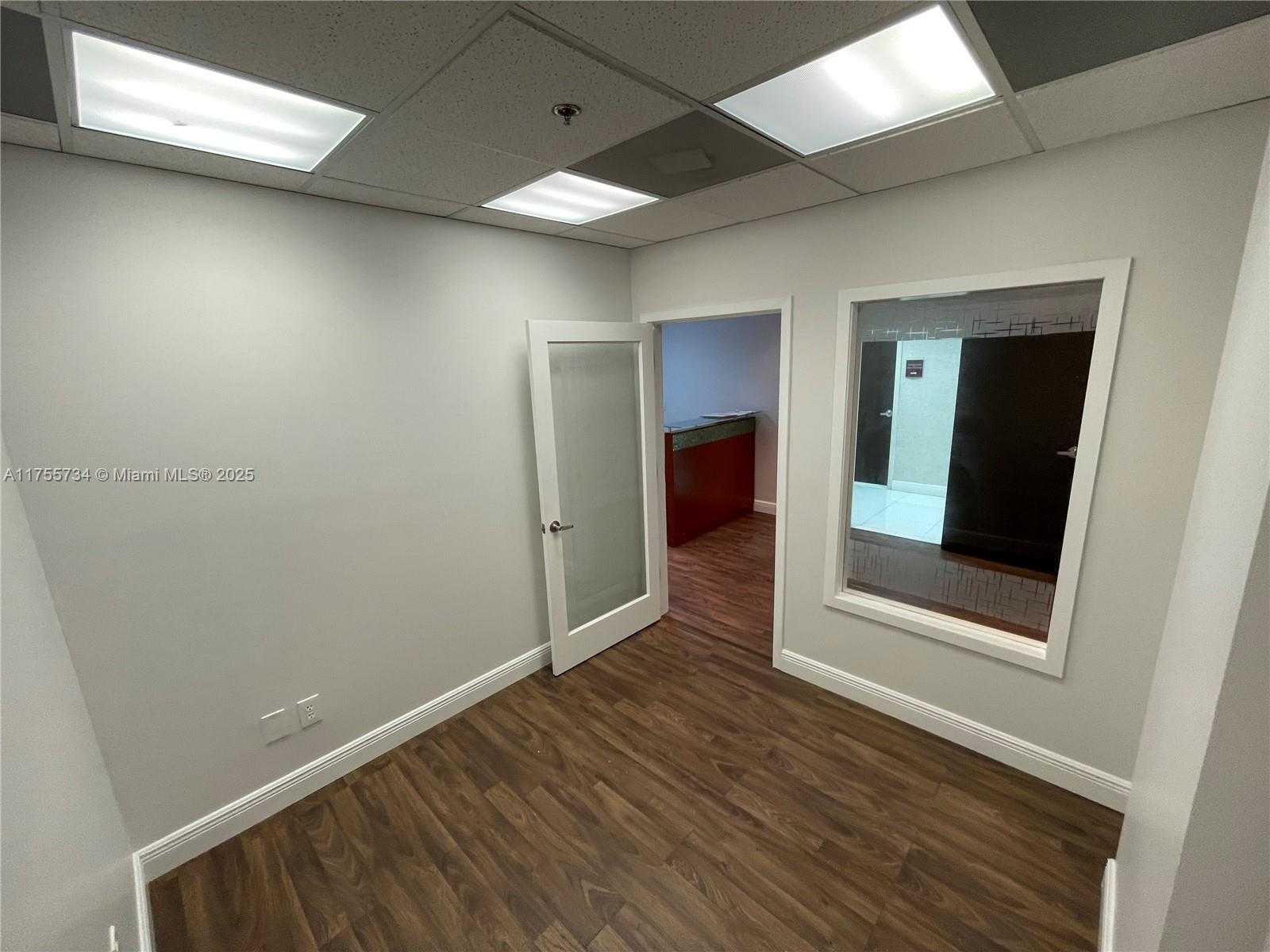 Small Image of 12550 BISCAYNE BLVD #208, North Miami Number 9