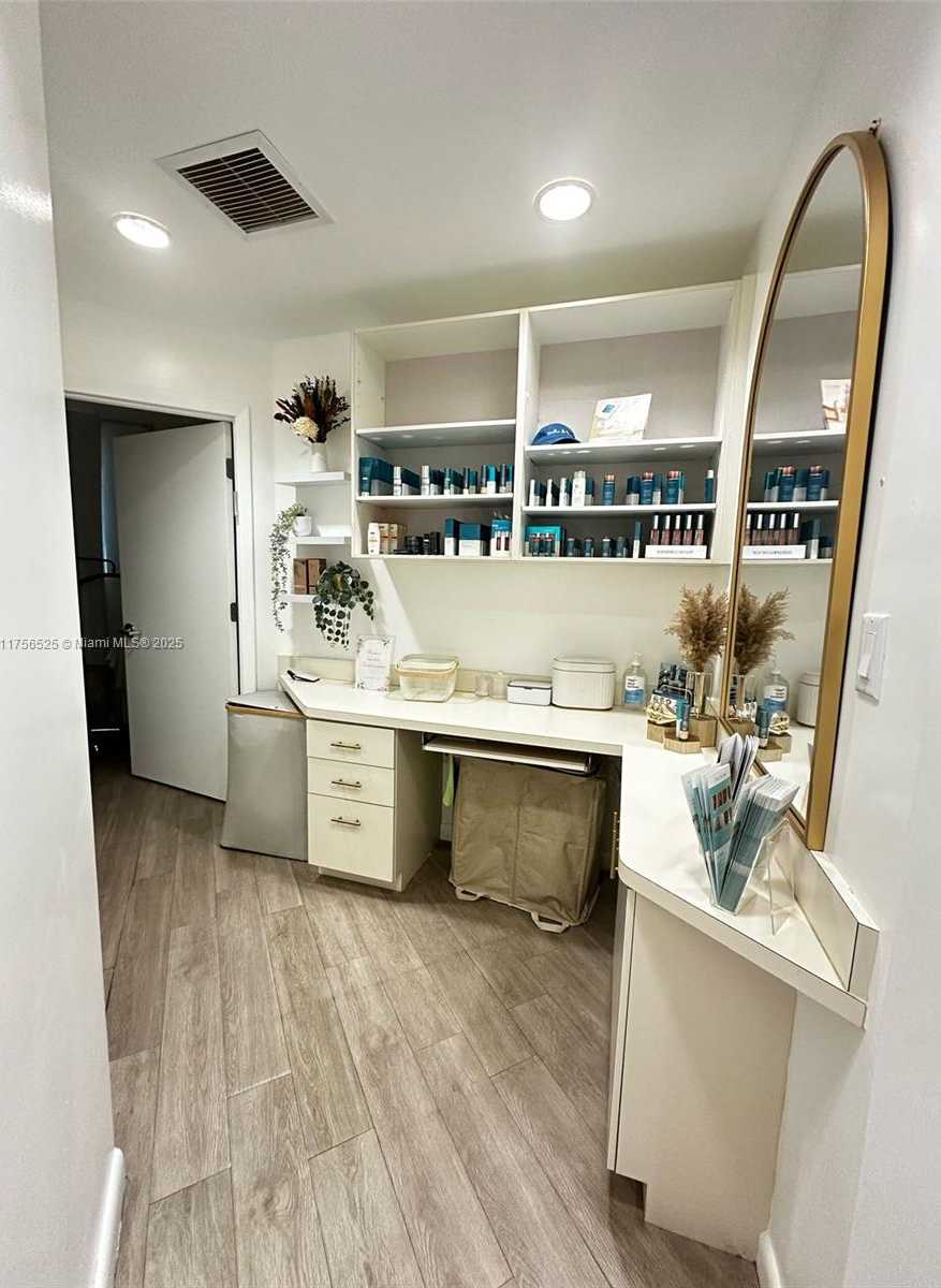 Small Image of 20770 WEST DIXIE HWY DE HWY, Miami Number 13