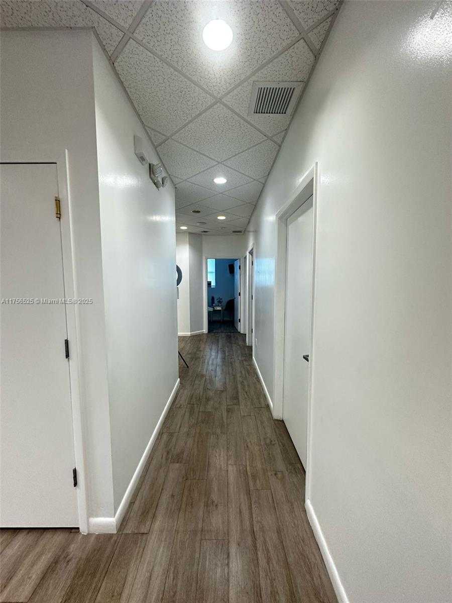 Small Image of 20770 WEST DIXIE HWY DE HWY, Miami Number 14
