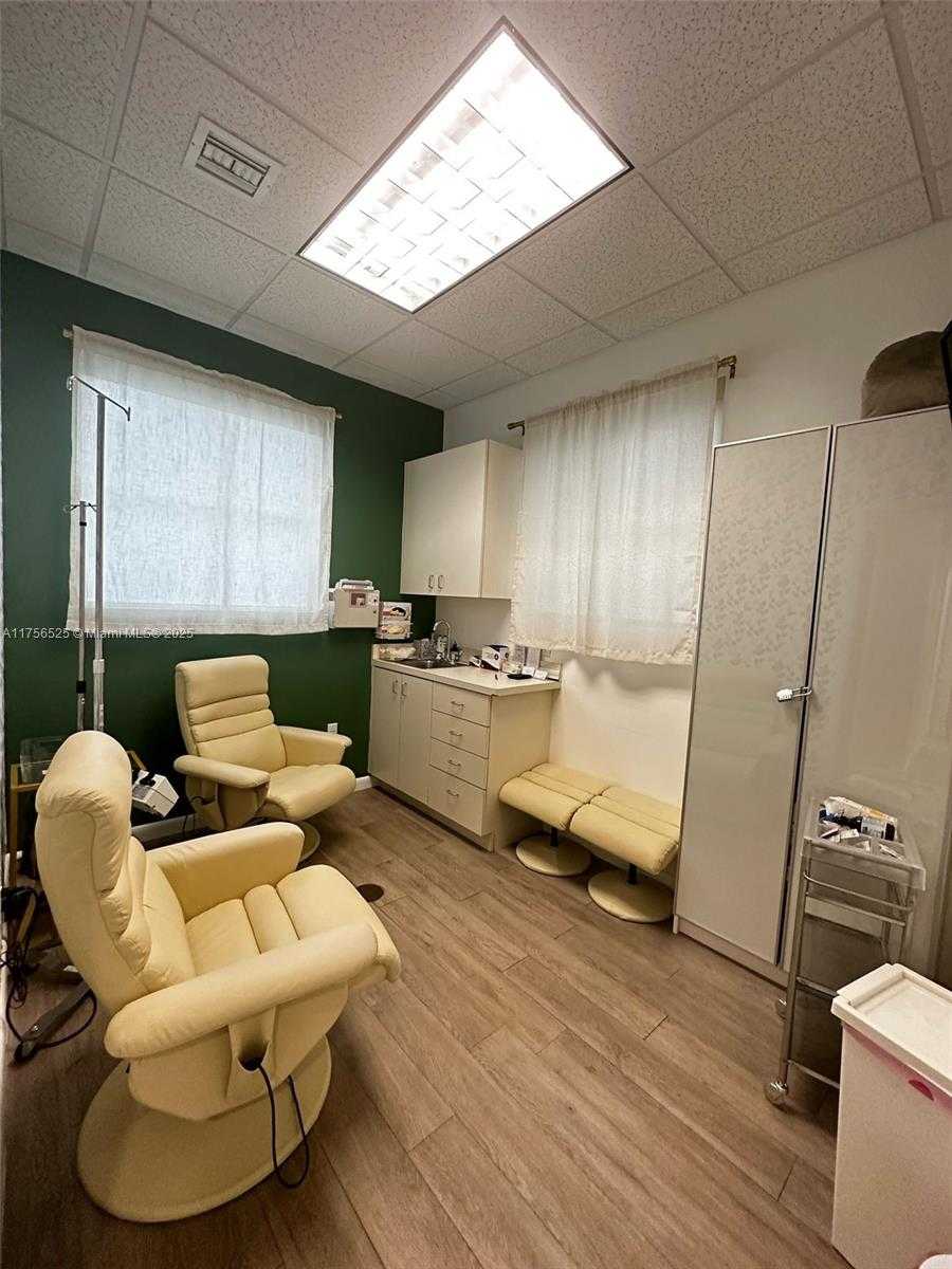 Small Image of 20770 WEST DIXIE HWY DE HWY, Miami Number 16