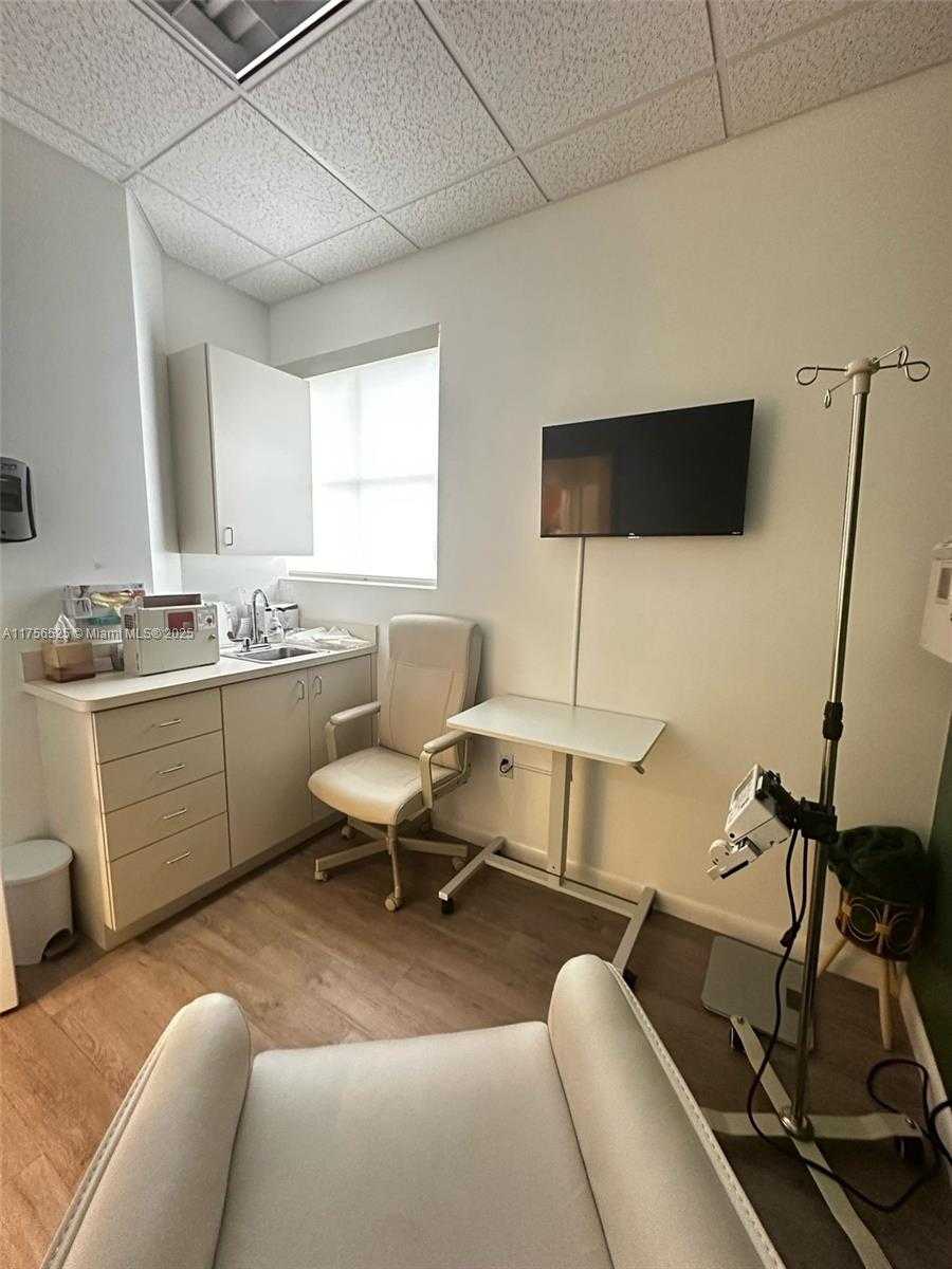 Small Image of 20770 WEST DIXIE HWY DE HWY, Miami Number 17