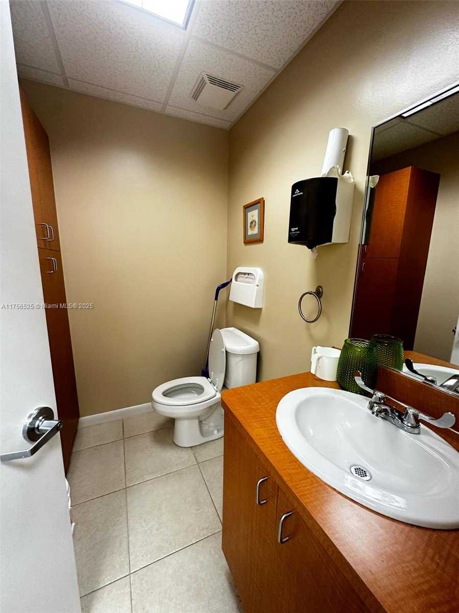 Small Image of 20770 WEST DIXIE HWY DE HWY, Miami Number 20