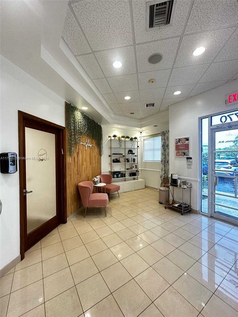 Small Image of 20770 WEST DIXIE HWY DE HWY, Miami Number 5