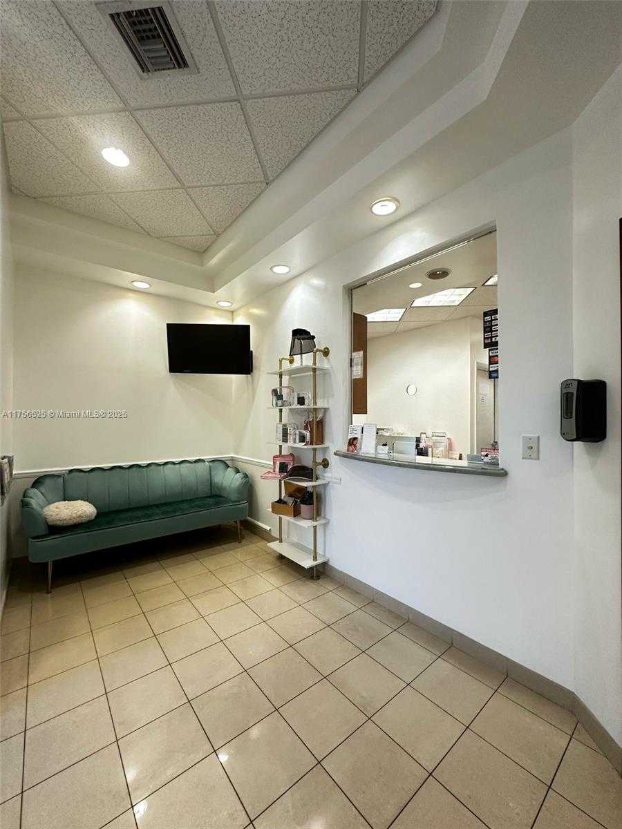 Small Image of 20770 WEST DIXIE HWY DE HWY, Miami Number 7