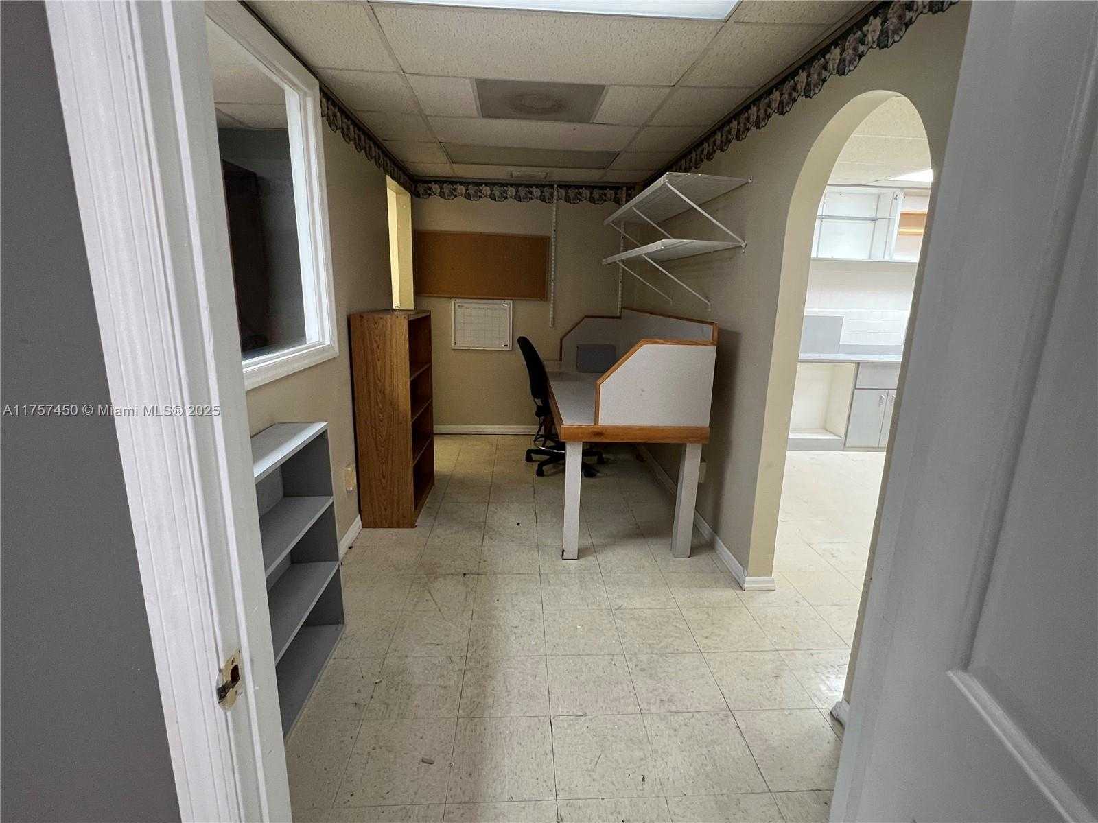 Small Image of 1001 WEST MIDWAY RD, Fort Pierce Number 22