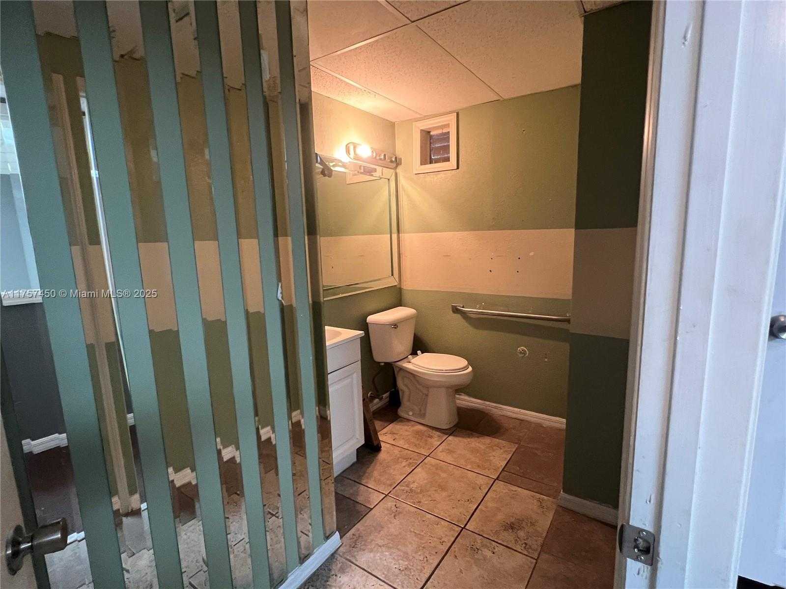 Small Image of 1001 WEST MIDWAY RD, Fort Pierce Number 32