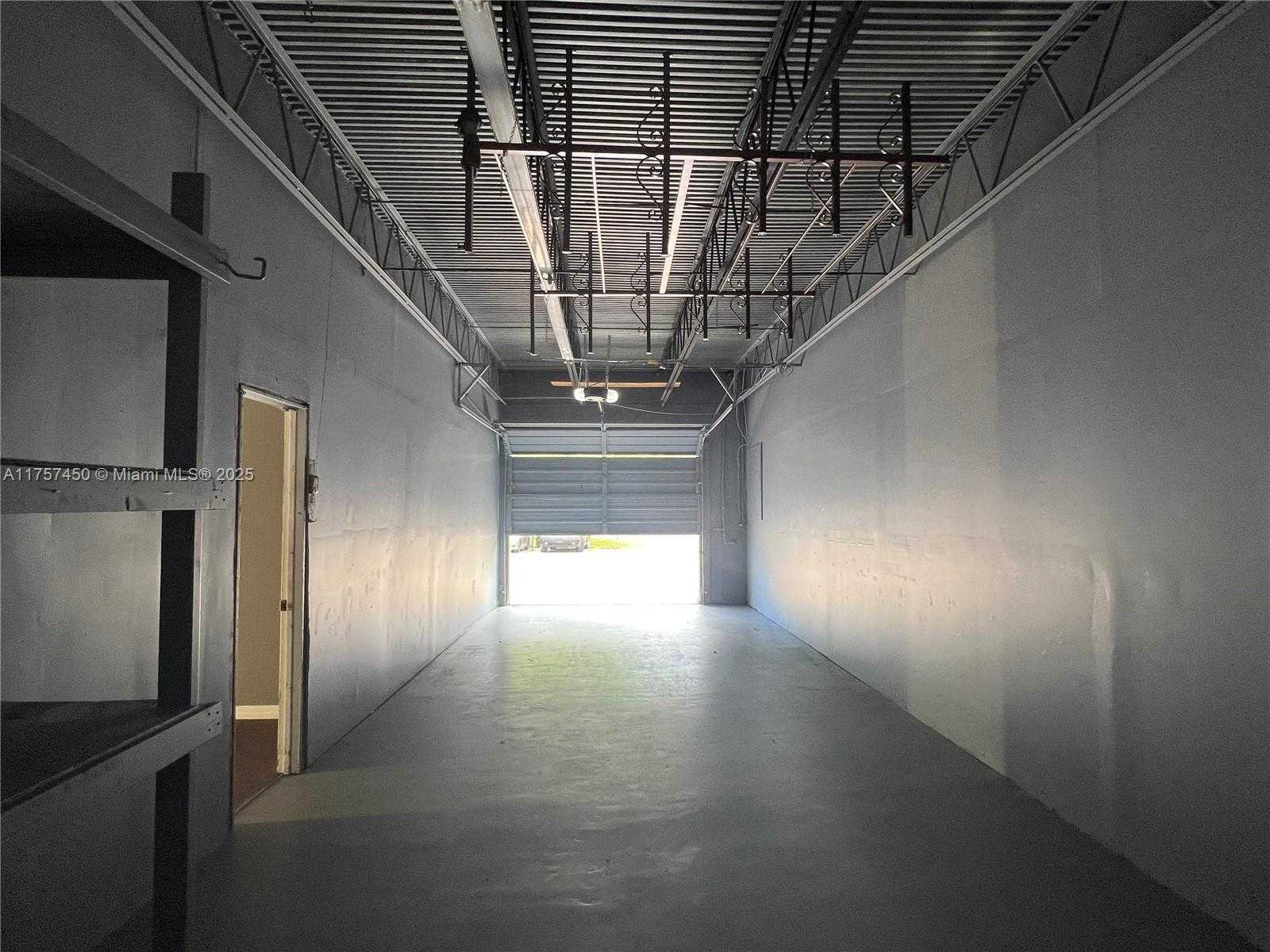 Small Image of 1001 WEST MIDWAY RD, Fort Pierce Number 40