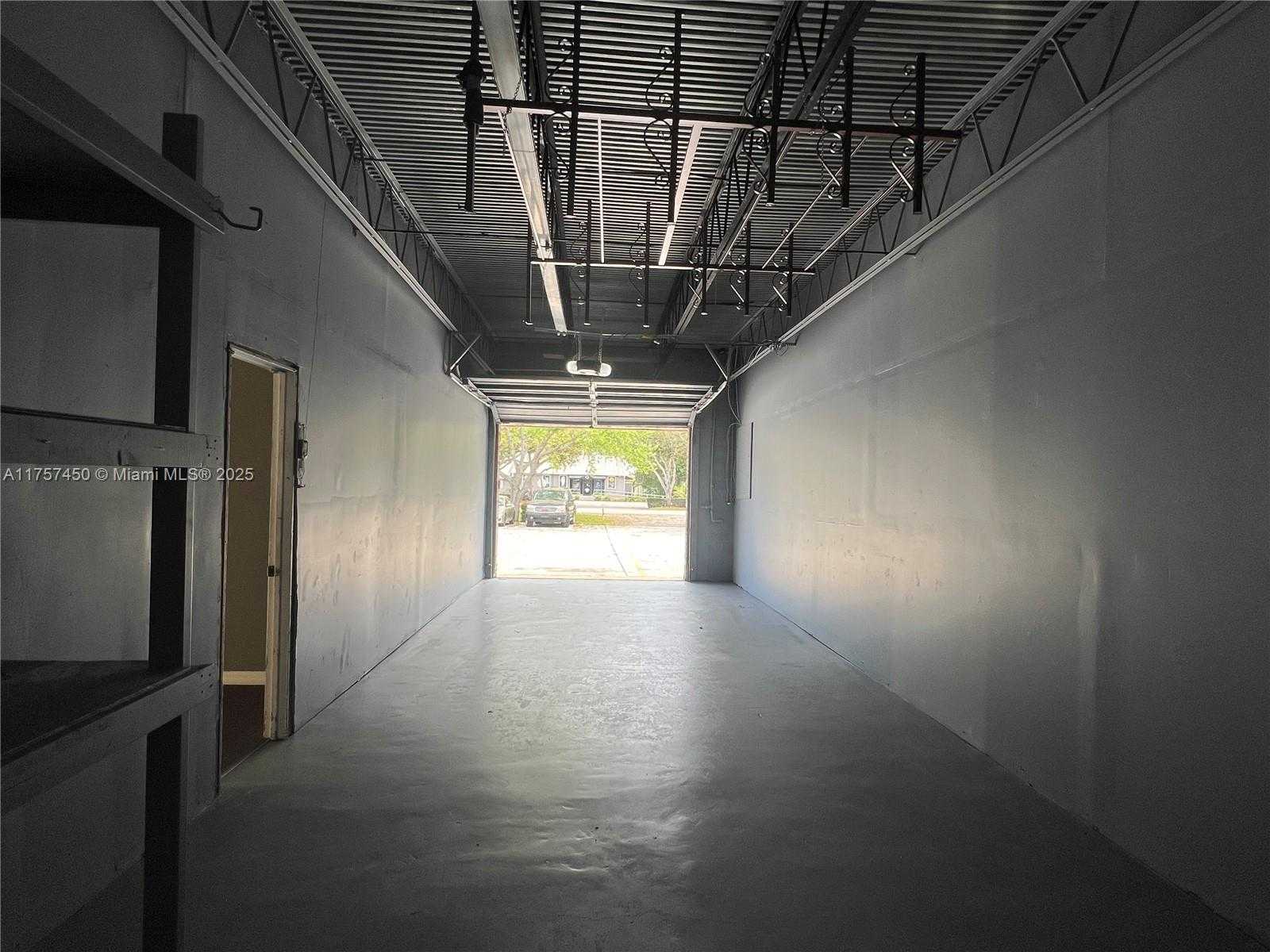 Small Image of 1001 WEST MIDWAY RD, Fort Pierce Number 41