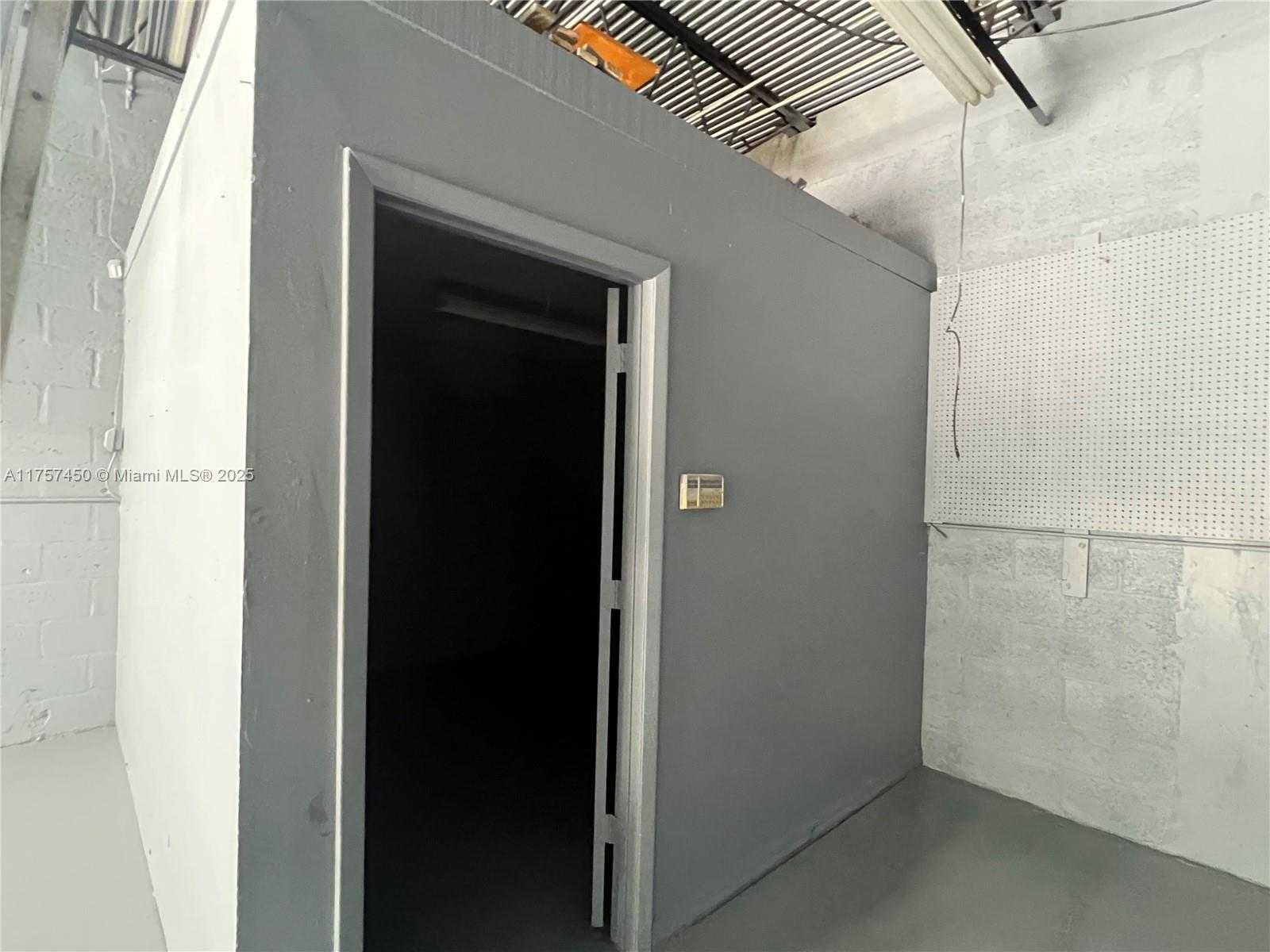 Small Image of 1001 WEST MIDWAY RD, Fort Pierce Number 44