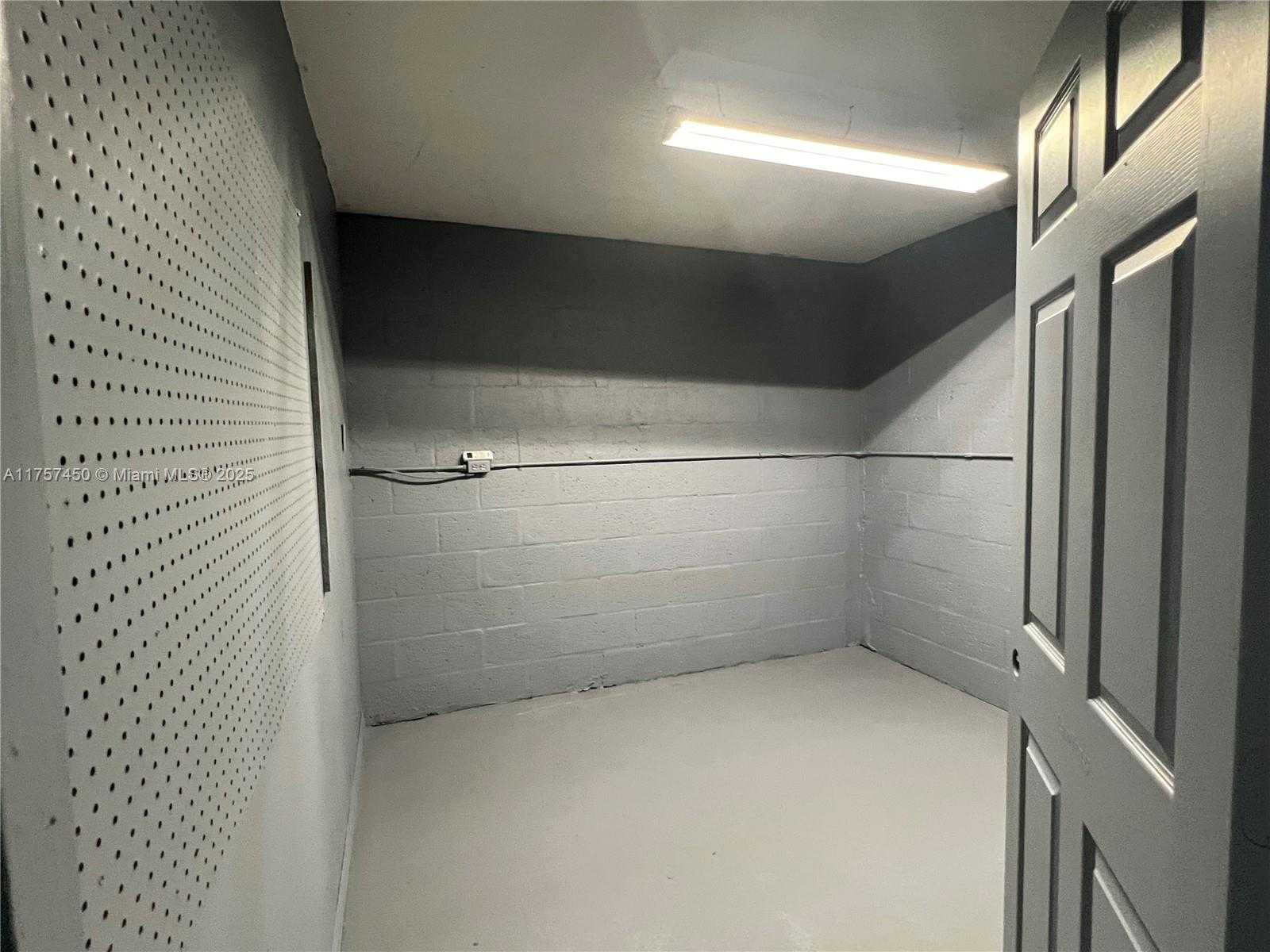 Small Image of 1001 WEST MIDWAY RD, Fort Pierce Number 45