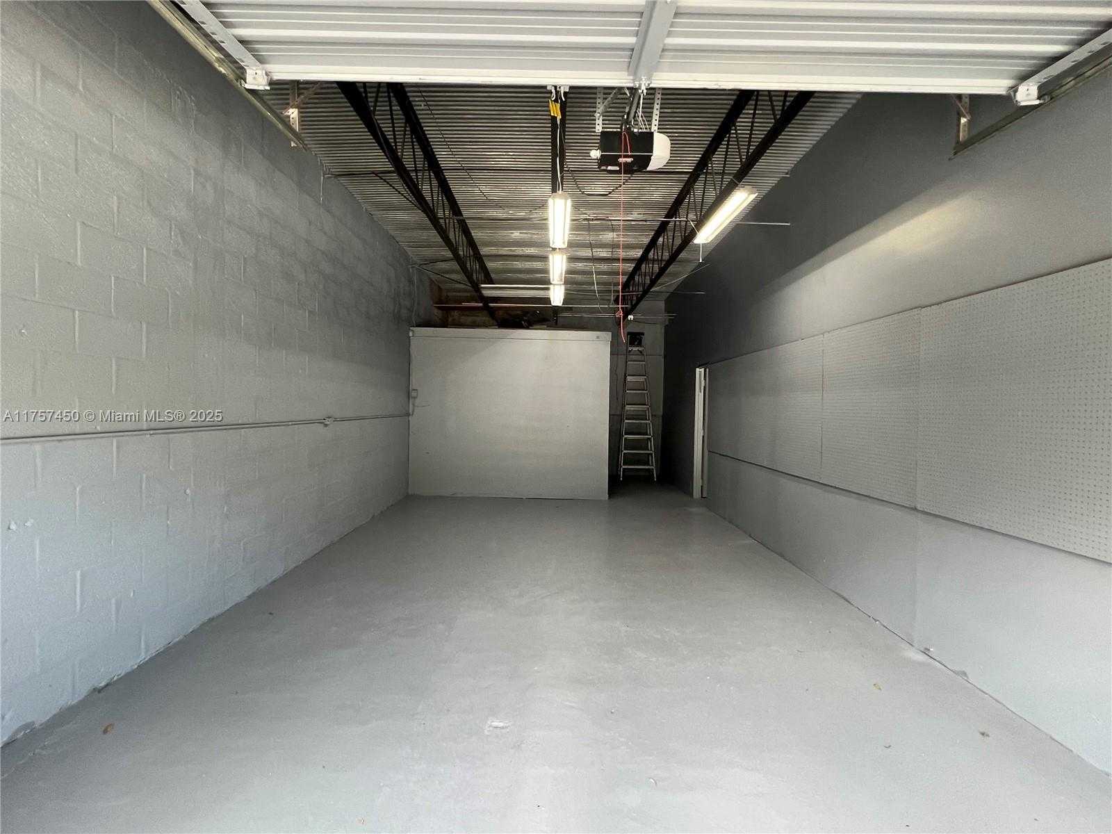 Small Image of 1001 WEST MIDWAY RD, Fort Pierce Number 48