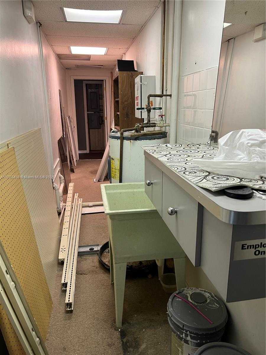 Small Image of 1001 WEST MIDWAY RD, Fort Pierce Number 49