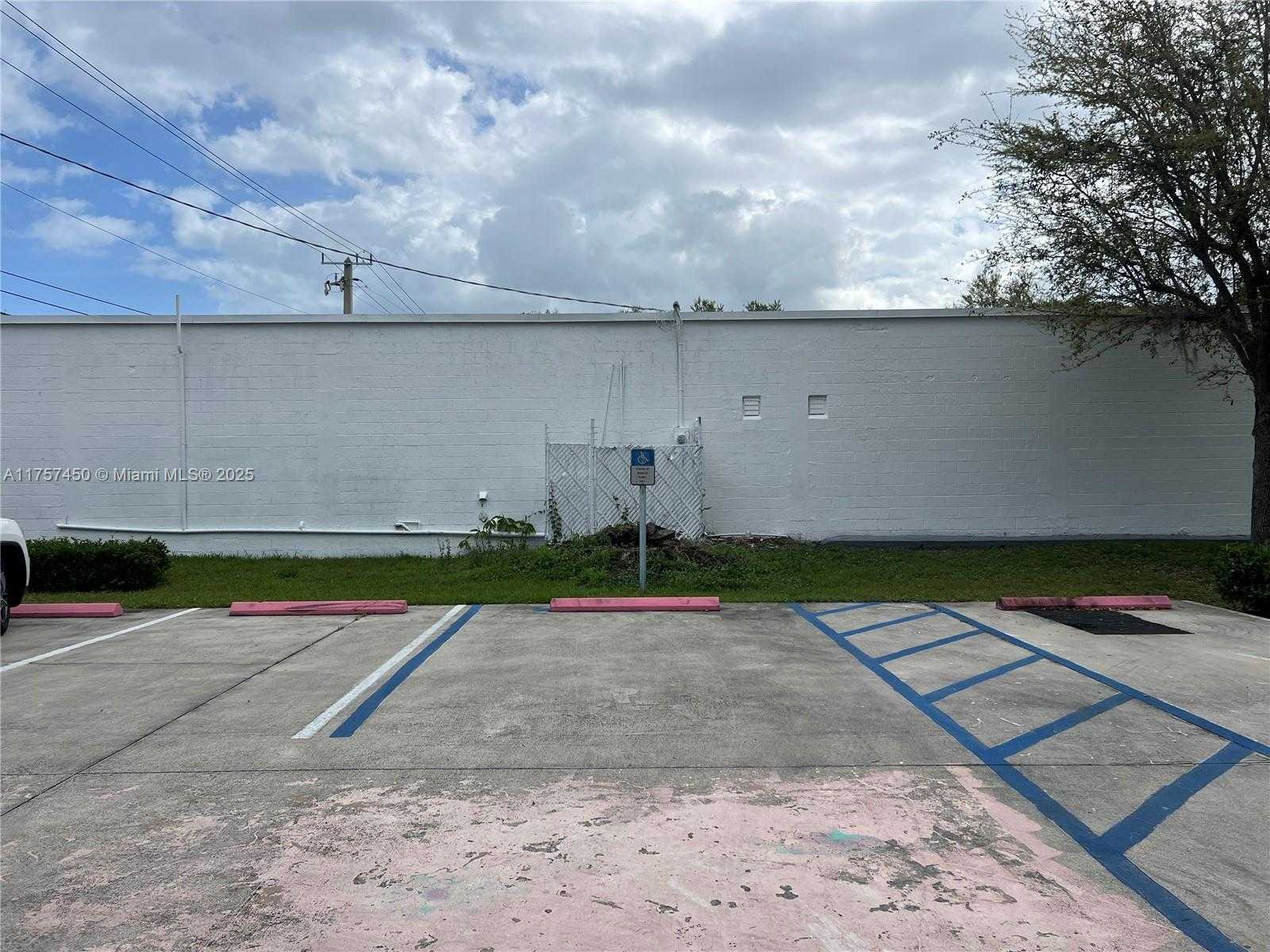 Small Image of 1001 WEST MIDWAY RD, Fort Pierce Number 5