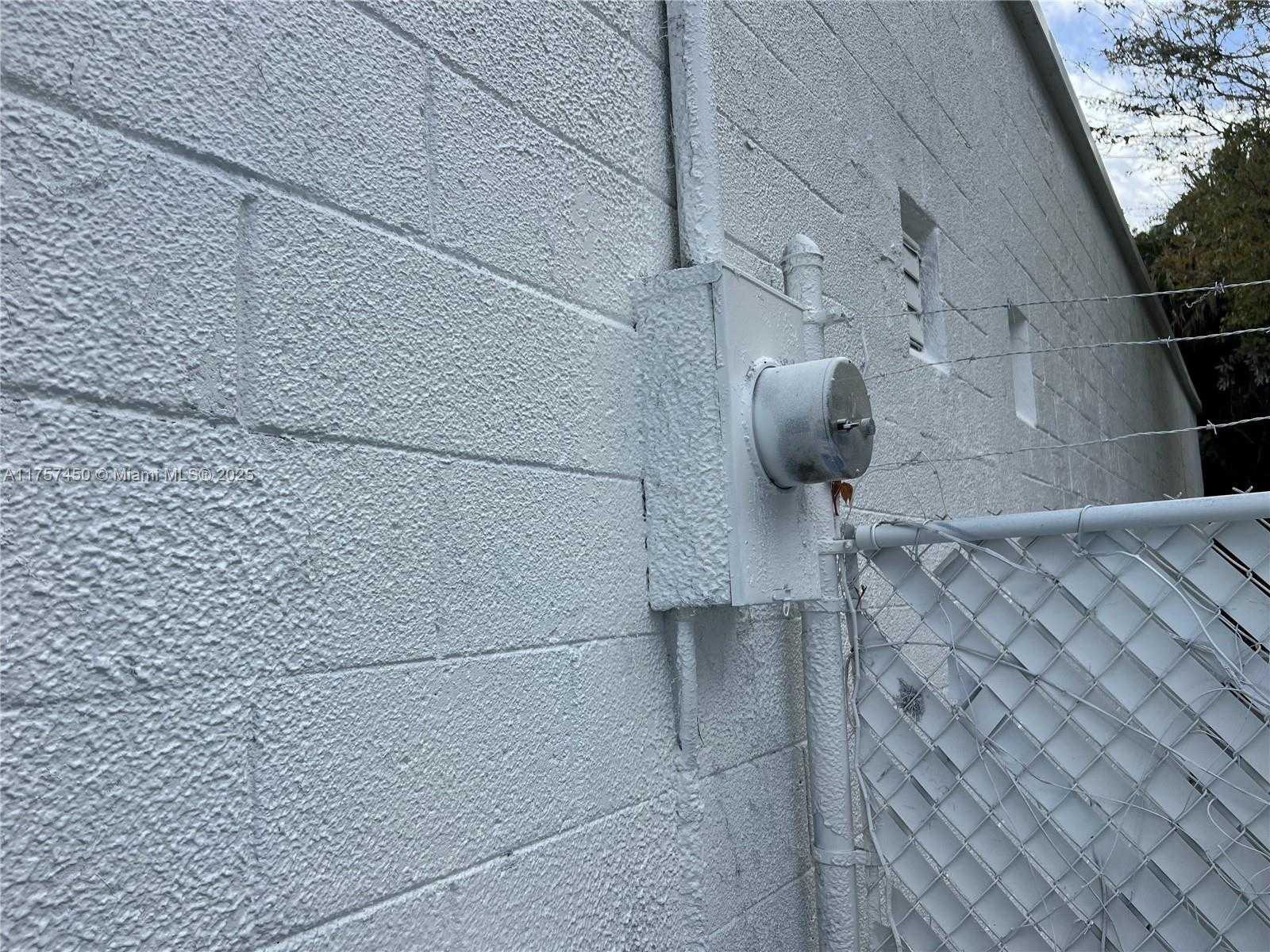 Small Image of 1001 WEST MIDWAY RD, Fort Pierce Number 8