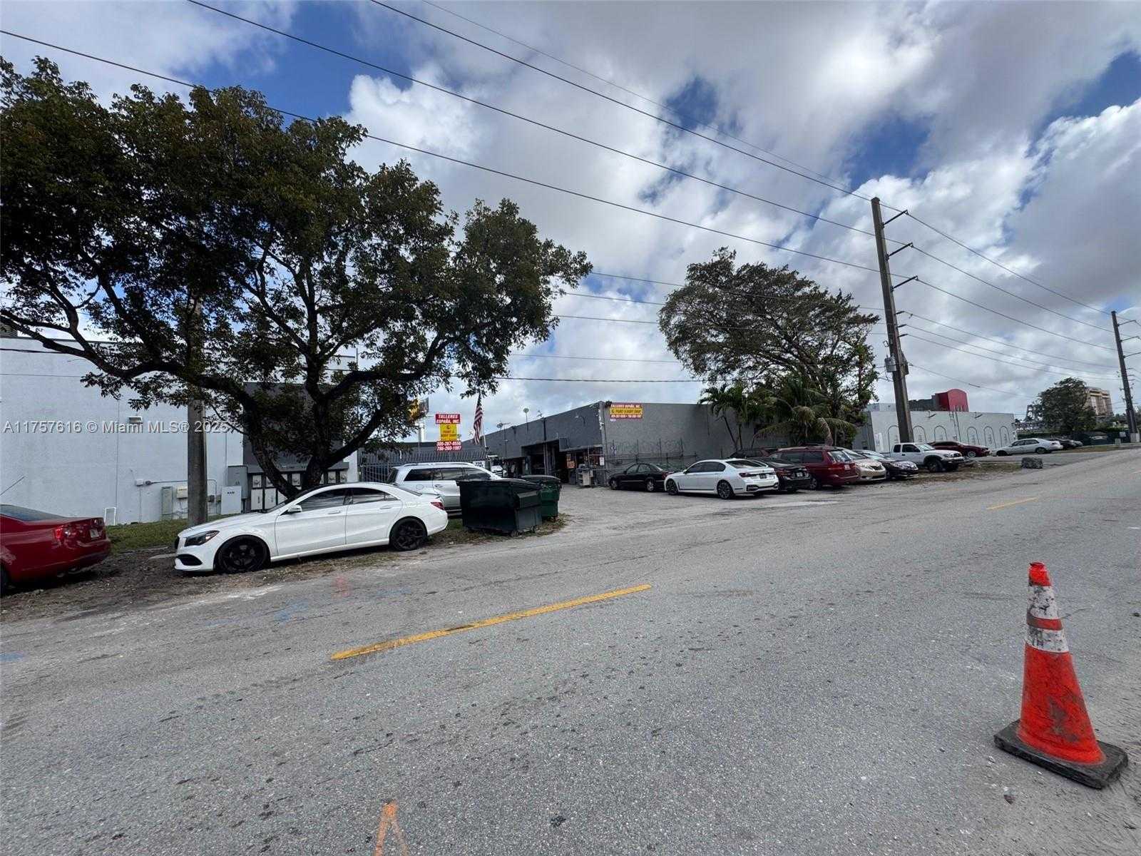 Small Image of 7357 NORTH WEST 7TH ST, Miami Number 5