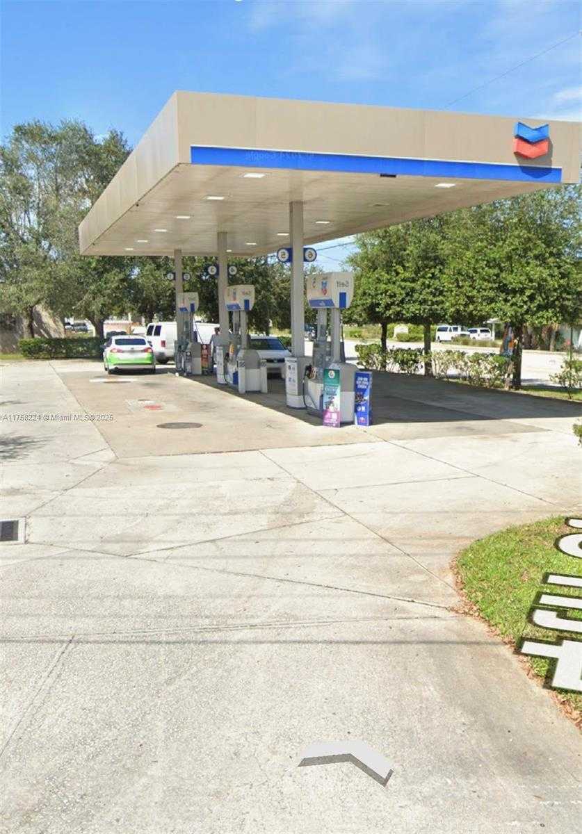 Small Image of 755 4TH ST, Vero Beach Number 2
