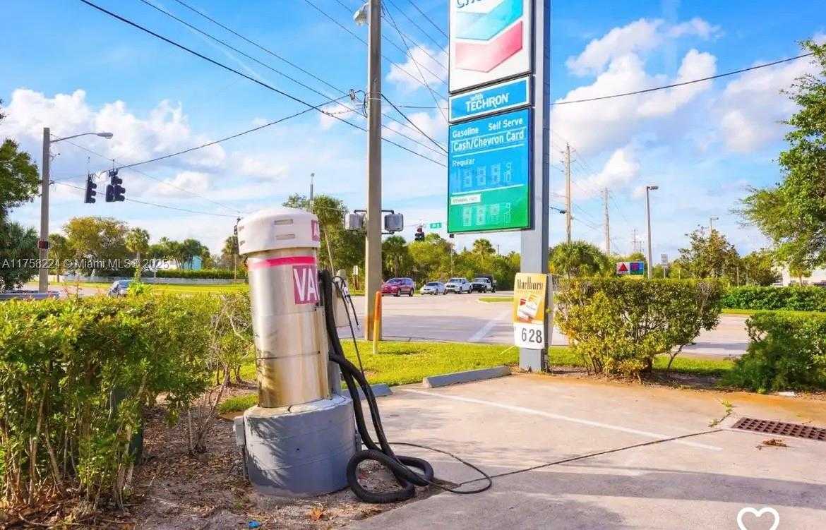Small Image of 755 4TH ST, Vero Beach Number 4