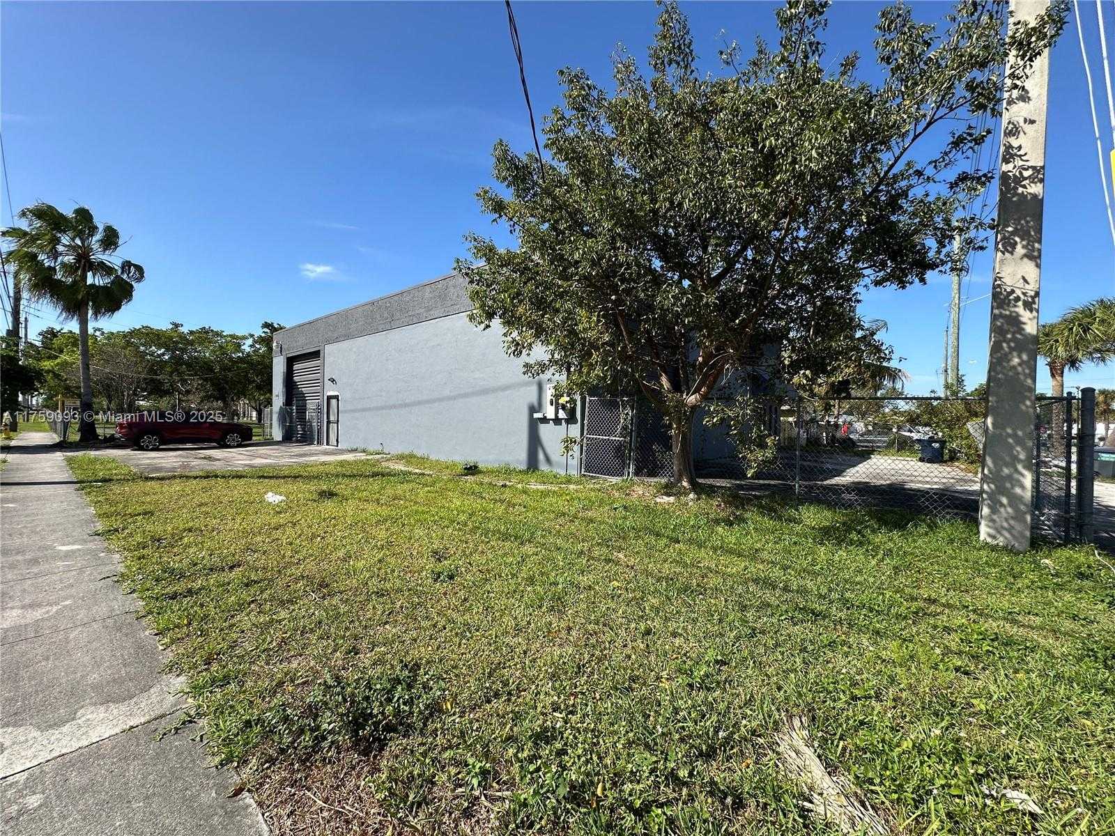 Small Image of 1000 PHIPPEN WAITERS RD, Dania Beach Number 2