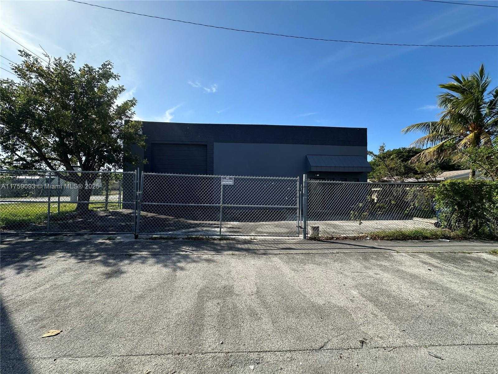 Small Image of 1000 PHIPPEN WAITERS RD, Dania Beach Number 3