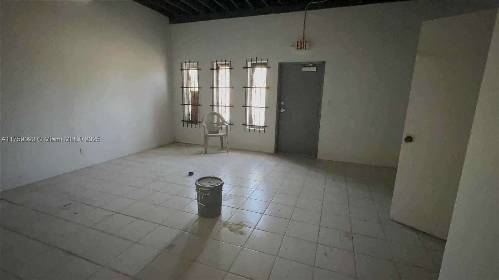 Small Image of 1000 PHIPPEN WAITERS RD, Dania Beach Number 4
