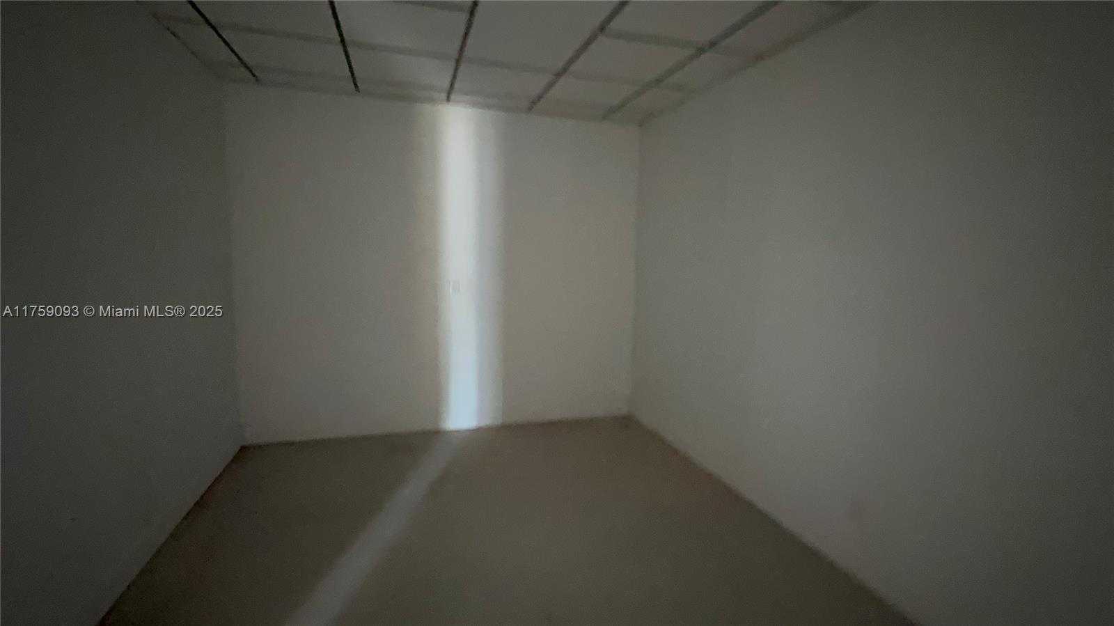 Small Image of 1000 PHIPPEN WAITERS RD, Dania Beach Number 6