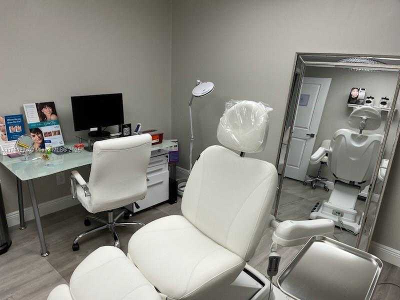 Small Image of 701 NORTHLAKE BLVD #201, North Palm Beach Number 17