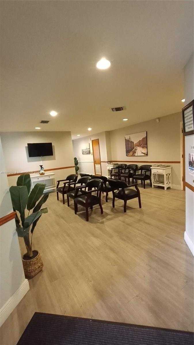 Small Image of 701 NORTHLAKE BLVD #201, North Palm Beach Number 2