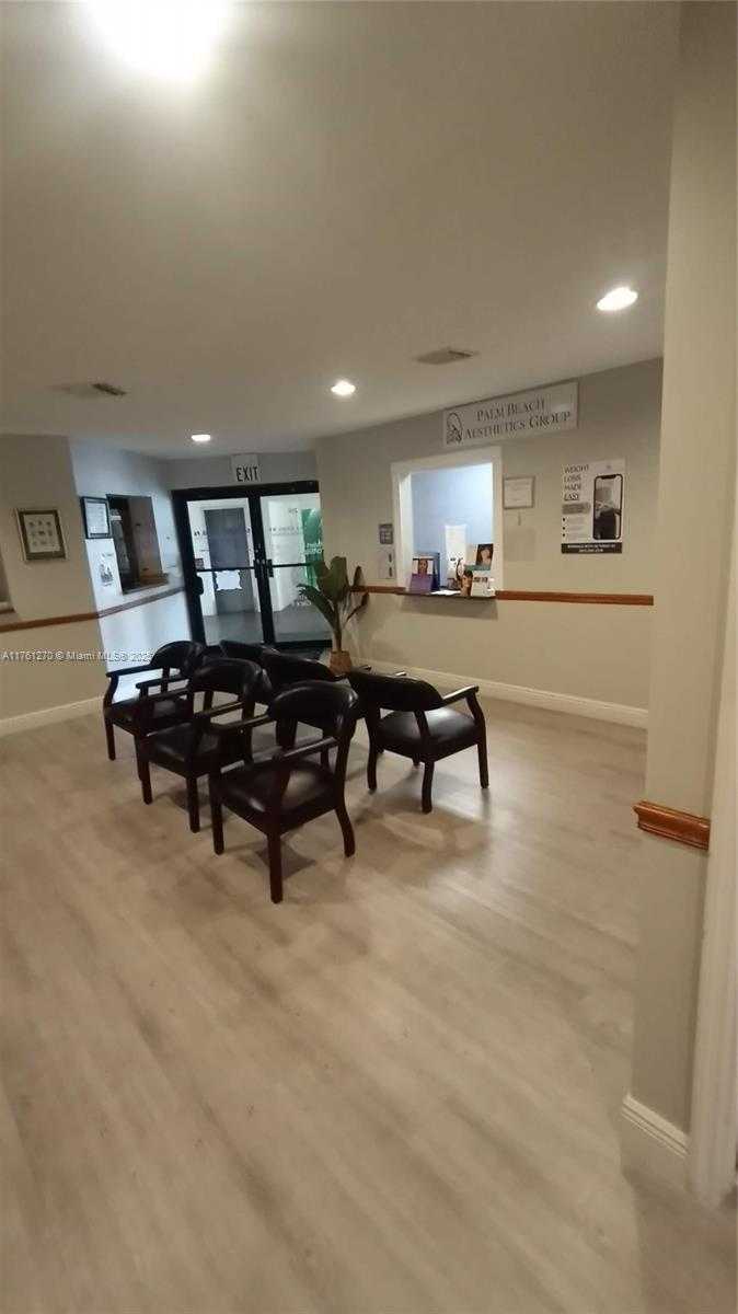 Small Image of 701 NORTHLAKE BLVD #201, North Palm Beach Number 4