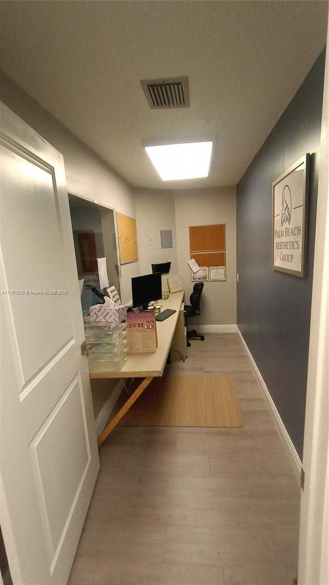 Small Image of 701 NORTHLAKE BLVD #201, North Palm Beach Number 5