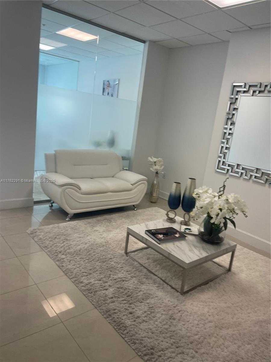 Small Image of 175 SE 7th St, Miami, FL 33131, USA Number 3