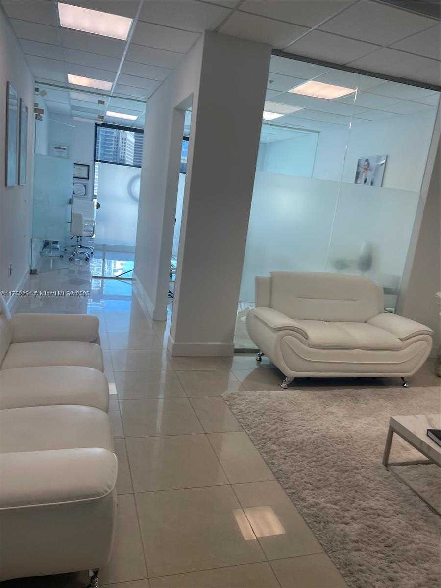 Small Image of 175 SE 7th St, Miami, FL 33131, USA Number 4