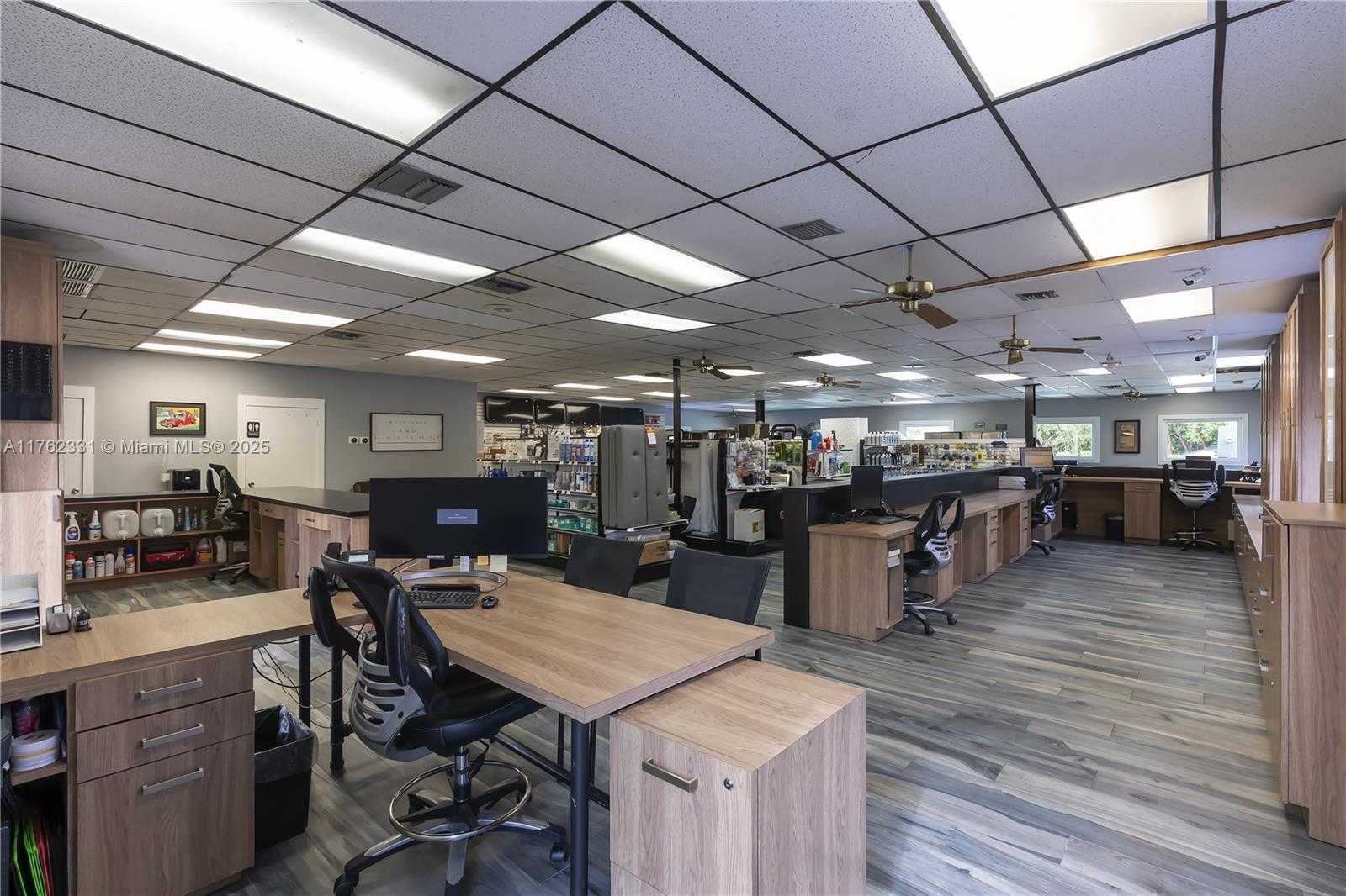 Small Image of 100099 OVERSEAS HWY, Out of City Number 12