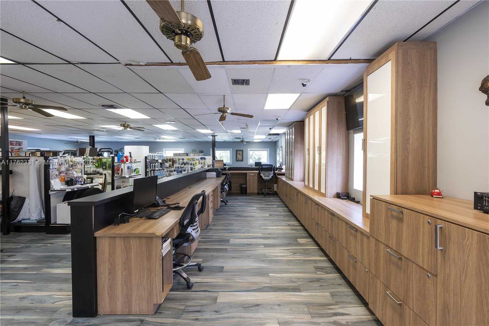 Small Image of 100099 OVERSEAS HWY, Out of City Number 16