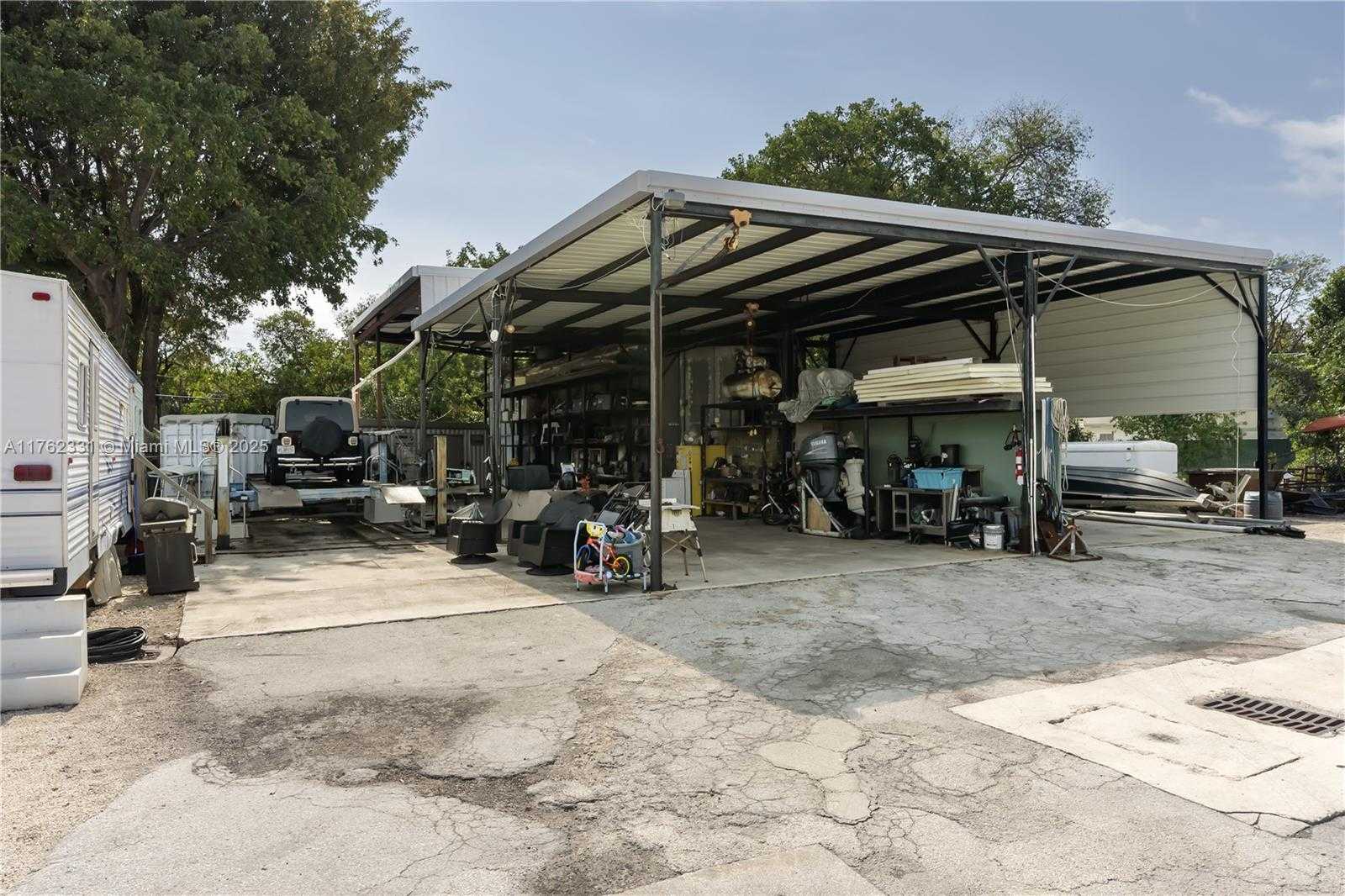 Small Image of 100099 OVERSEAS HWY, Out of City Number 26