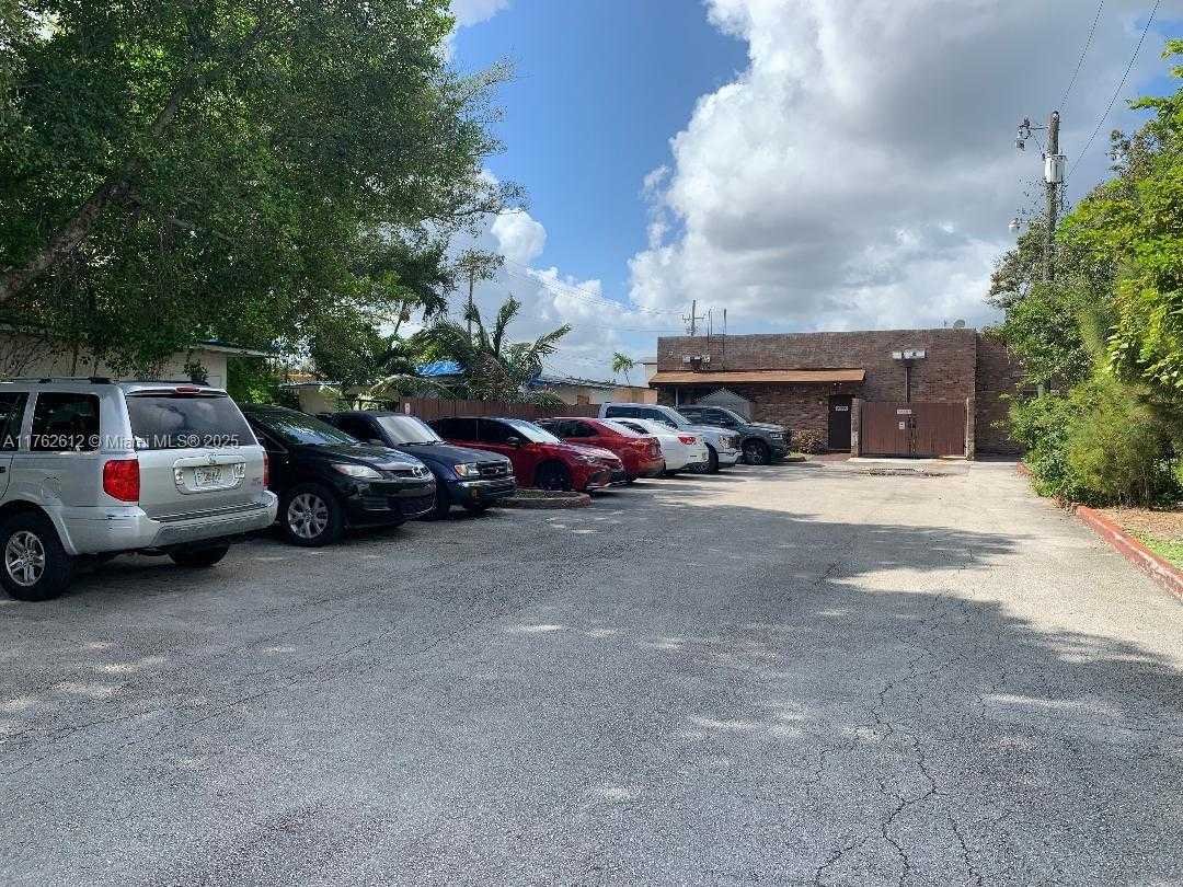 Small Image of 4264 SOUTH WEST 64TH AVE, Davie Number 2