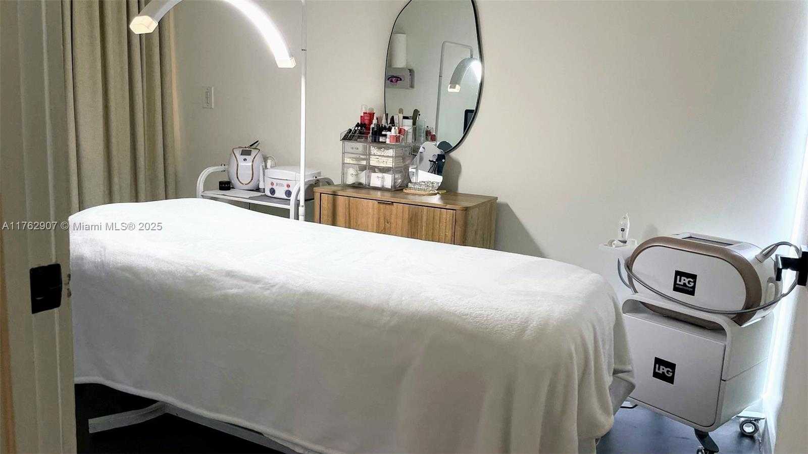 Small Image of FOR LEASE, Out of City Number 10